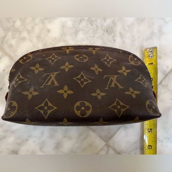 Authentic Louis Vuitton Monogram Canvas Compact Cosmetic Case - Picture 11 of 14